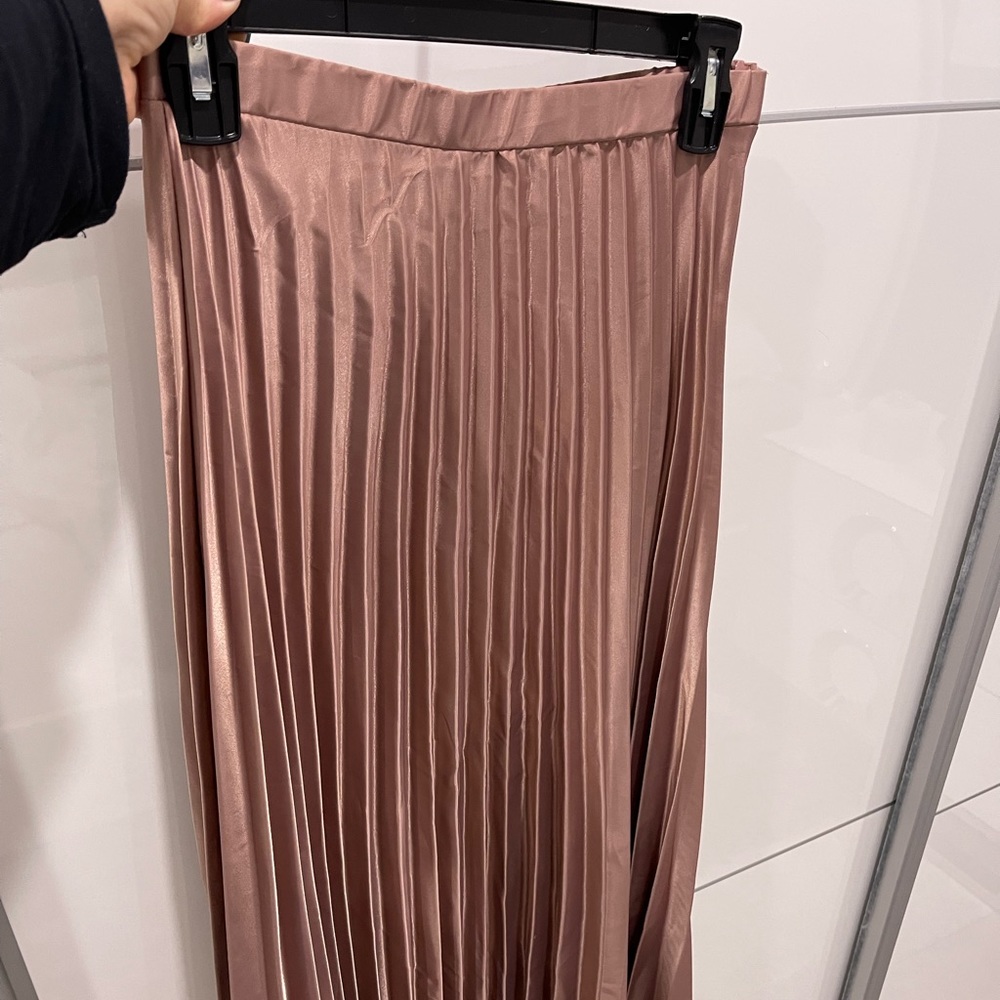 Local boutique plisse skirt